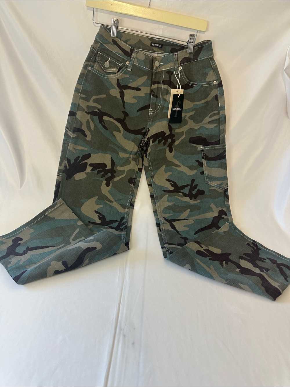 Flamingals Women’s Camouflage Cargo Pants Bootcut Twill Pockets Button M NWT